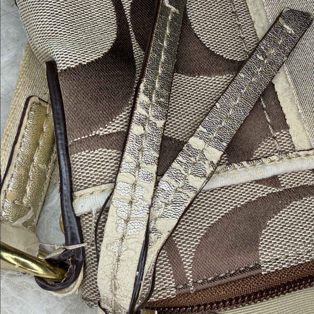 Coach tay and Brown Crossbody bag some rubbing on zipper pull gold tassel - Picture 14 of 15